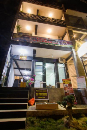 Гостиница De Chocolate Hostel  Labuhanbajo